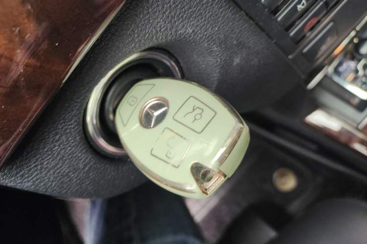 Used Mercedes-Benz E-Class 2010 E 260 L CGI Elegant Model
