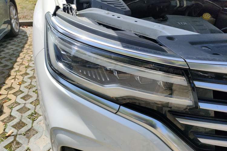 Used Roewe RX5 MAX 2019 300TGI Automatic Intelligent Driving Health Cabin Edition Right Front Headlight
