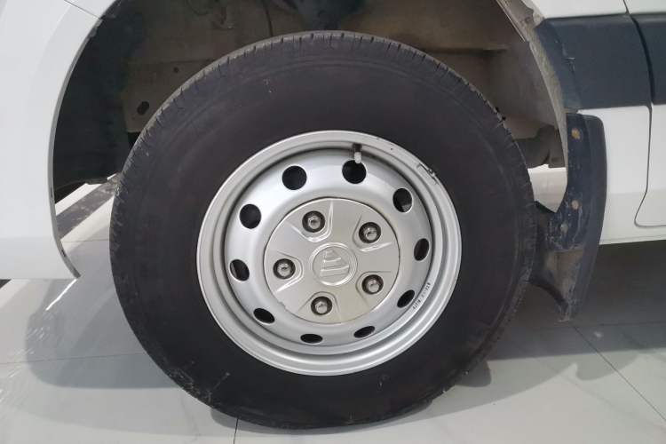 Used Foton Toano 2022 2.0T Manual Tongtu Multi-Function Long Wheelbase Mid-Roof Single-Tire 5/6/7/9-Seater 4F20TC3
