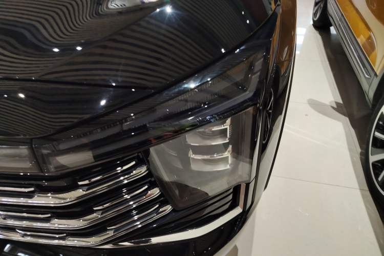 Used SOL X8 PLUS 2023 1.5 TGDI DCT Smart Home Edition 7-Seater