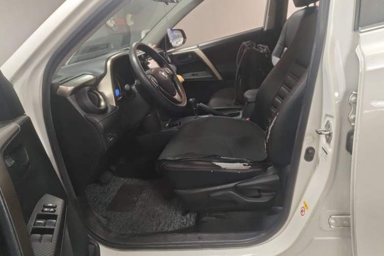 Used Toyota RAV4 2015 2.0L CVT Two-Wheel Drive Fashion Edition