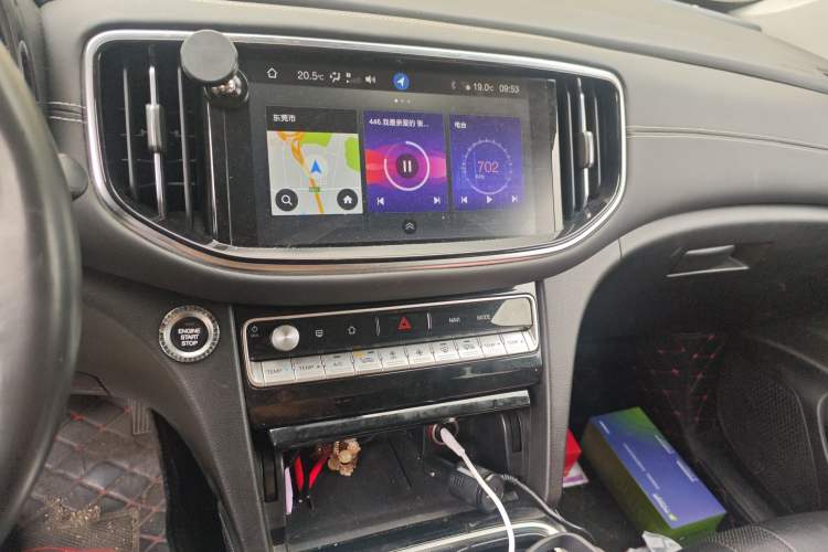 Used GAC Trumpchi GS8 2020 390T Two-Wheel Drive Luxury Smart Connectivity Version (7 Seats) Audio And AC Panel