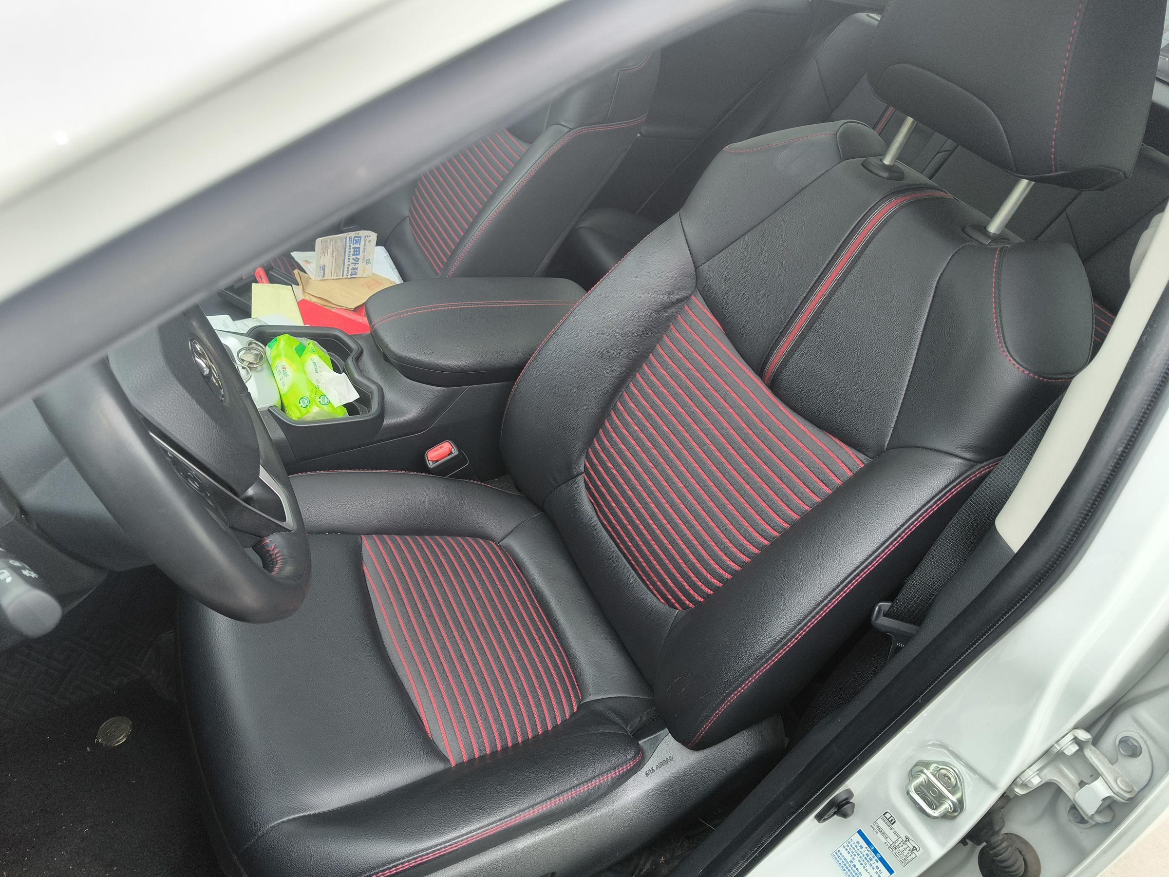 Переднее сиденье в автомобиле