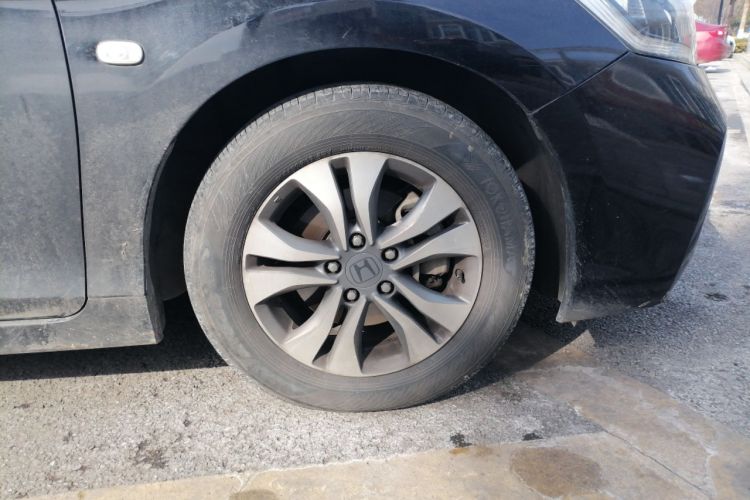 Used Honda Accord 2014 2.0L EXN Luxury Navigation Edition Right Front Wheel Hub