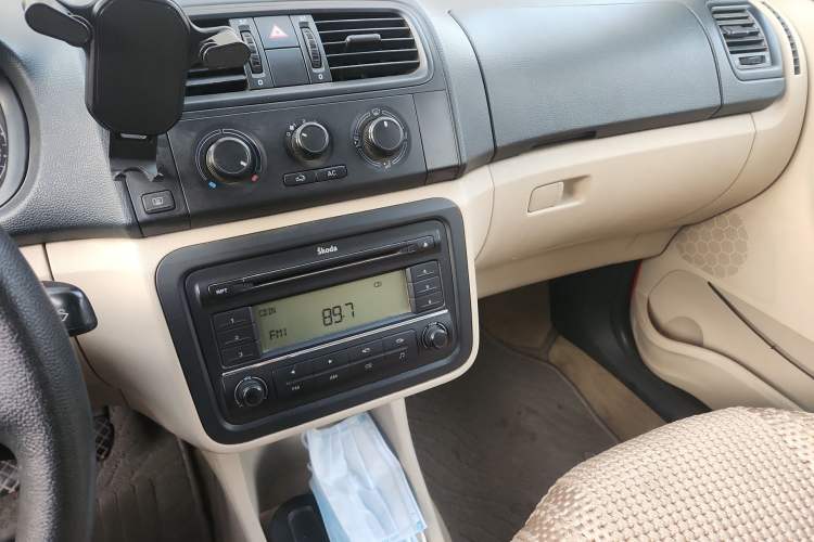 Used Skoda Fabia 2011 1.4L Manual Crystal Edition Audio And AC Panel
