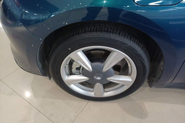 Used ORA Good Cat 2022 400km Standard Range Premium Version Lithium-Ion Battery Left Front Wheel Hub