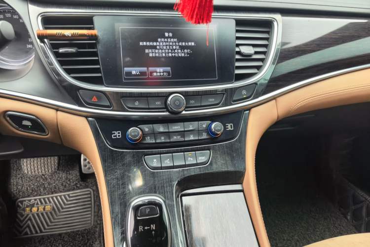 Used Buick LaCrosse 2016 28T Premium Edition Audio And AC Panel