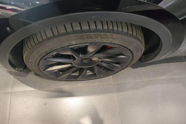 Used Tesla Model Y 2022 Long-Range All-Wheel-Drive Version