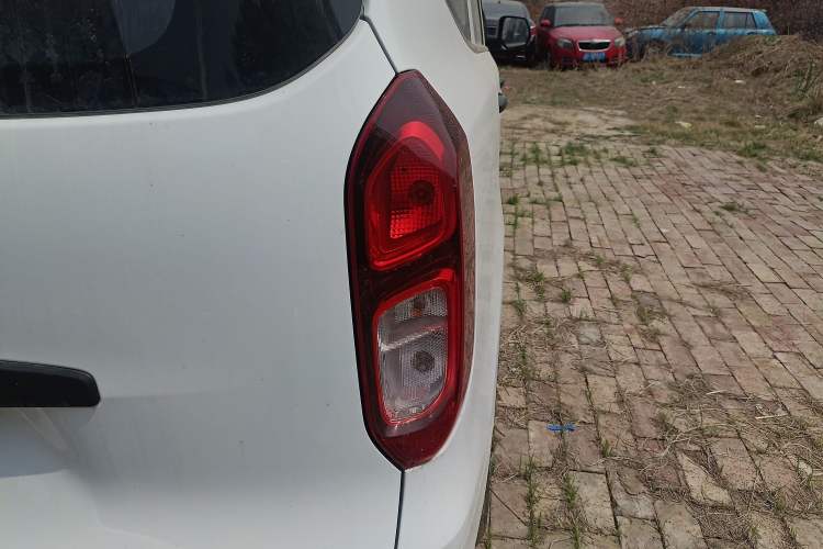 Used Wuling Hongguang New Energy 2024 All-Electric Model 300KM Practical Version Right Rear Taillight