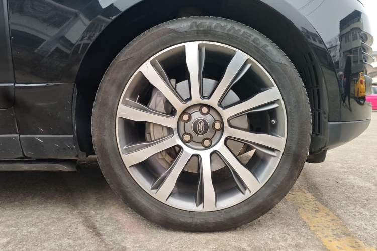Used Land Rover Range 2019 3.0 SC V6 Grand Edition Right Front Wheel Hub