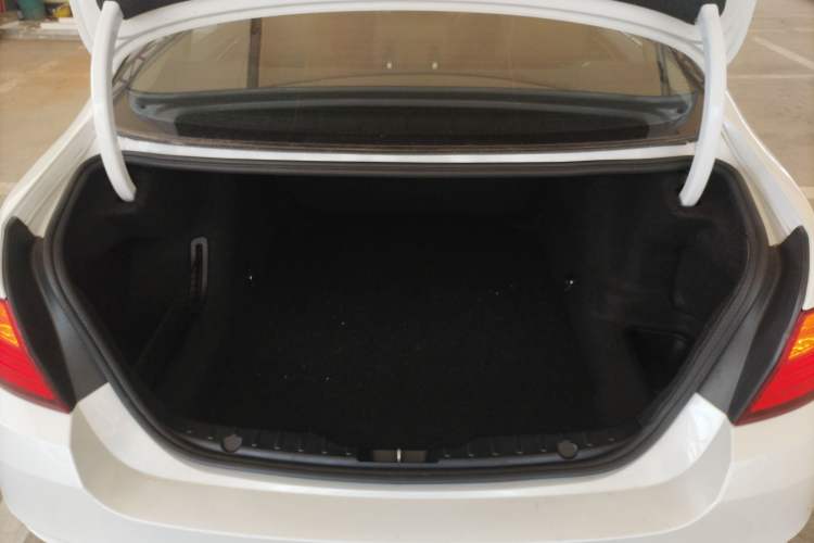 Used BMW 5 Series 2014 525Li Leading Model Trunk