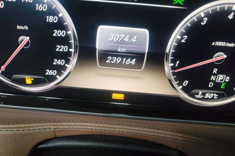 Used Mercedes-Benz S-Class 2014 S 400 L Prestige Edition Odometer Close Up