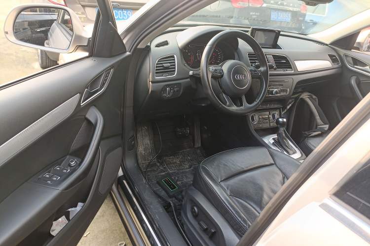 Used Audi Q3 2015 35 TFSI Comfort Model Driver Seat