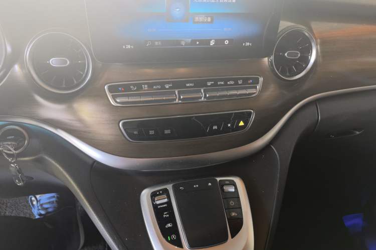 Used Mercedes-Benz V-Class 2021 V 260 Avantgarde Edition
