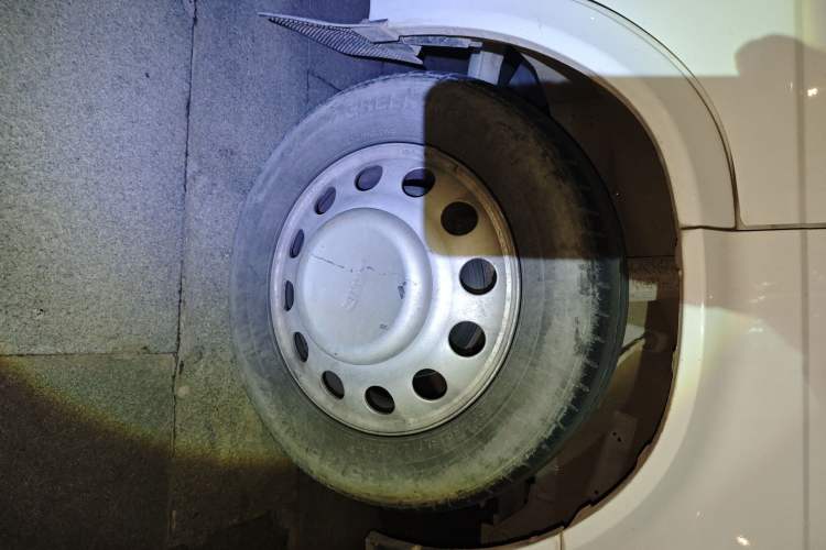 Used JMC Transit 2021 2.8T Space King Standard Version Long Wheelbase Mid-Height Roof Rear Dual Tires – Step 6-Seater Diesel China VI Emission Standard JX493
