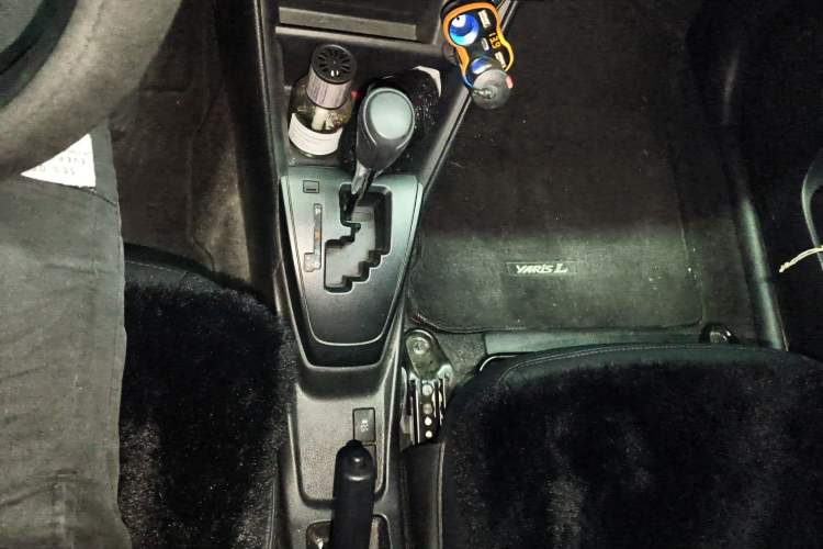 Used Toyota YARiS L Zhi Xiang 2020 1.5L CVT Leading Edition Gear Lever