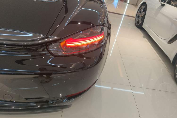 Used Porsche 718 2022 Cayman 2.0T
