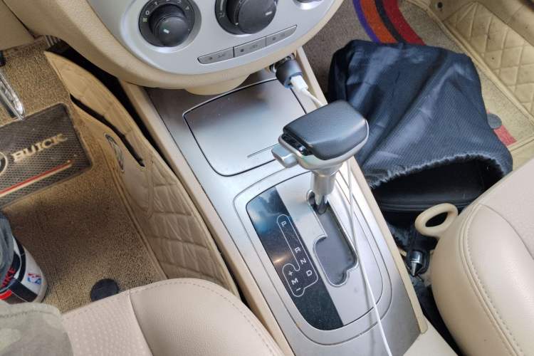 Used Buick Excelle 2013 1.5L Automatic Classic Model
