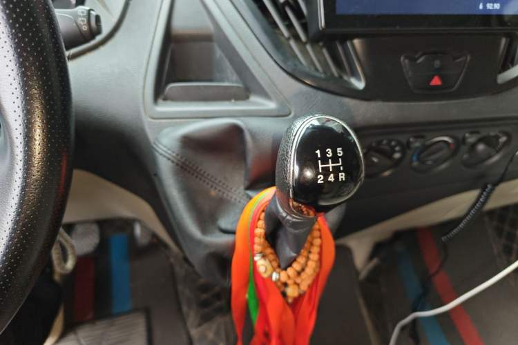 Used Ford Transit 2019 2.0T Diesel Commercial & Travel Short Wheelbase Low-Roof 9-Seater China VI Gear Lever