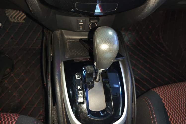 Used Nissan Qashqai 2016 2.0L CVT Elite Edition Gear Lever
