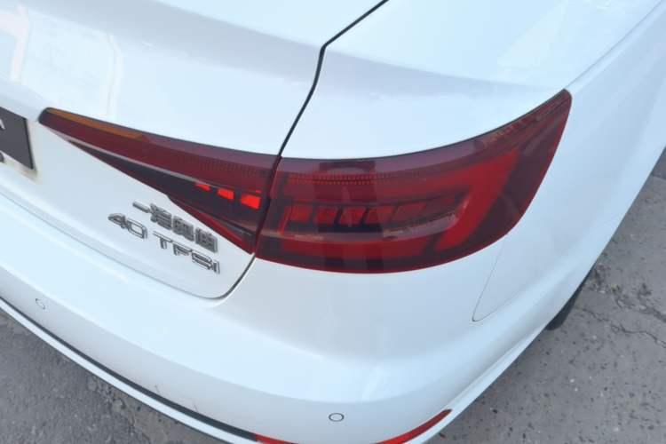 Used Audi A4L 2018 30th Anniversary Edition 40 TFSI Fashion Model
