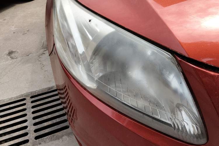 Used Chevrolet Sail 2010 Sedan 1.2L Manual Warm Edition Right Front Headlight