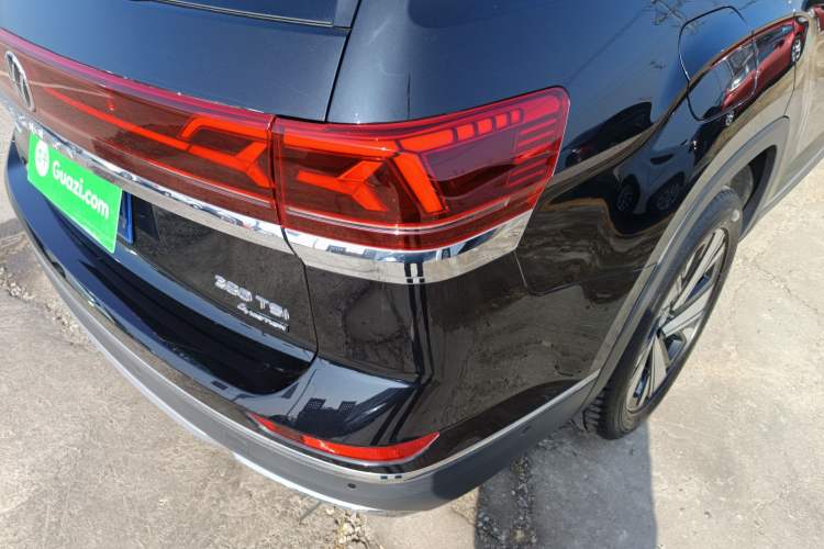 Used Volkswagen Teramont 2024 380TSI Four-Wheel Drive Prestige Luxury Edition Right Rear Taillight