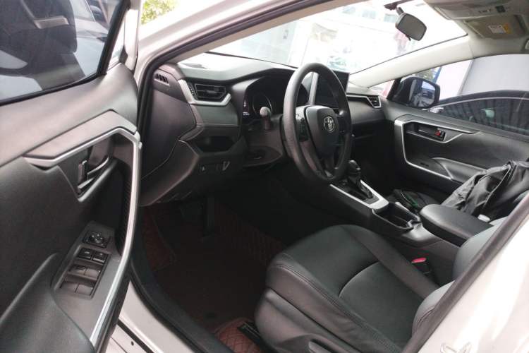 Used Toyota Wildlander 2022 2.0L CVT Two-Wheel Drive Leading Edition Driver Seat