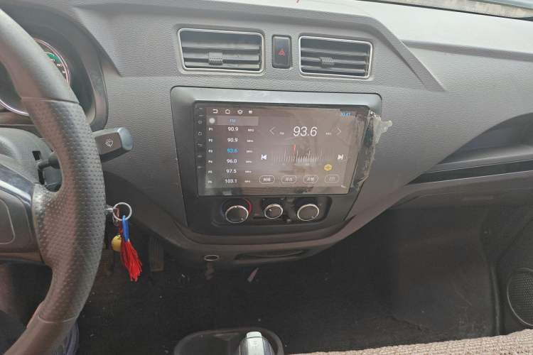 Used Dongfeng Yufeng EM26 2023 High-End Model 41.86 kWh CATL Audio And AC Panel