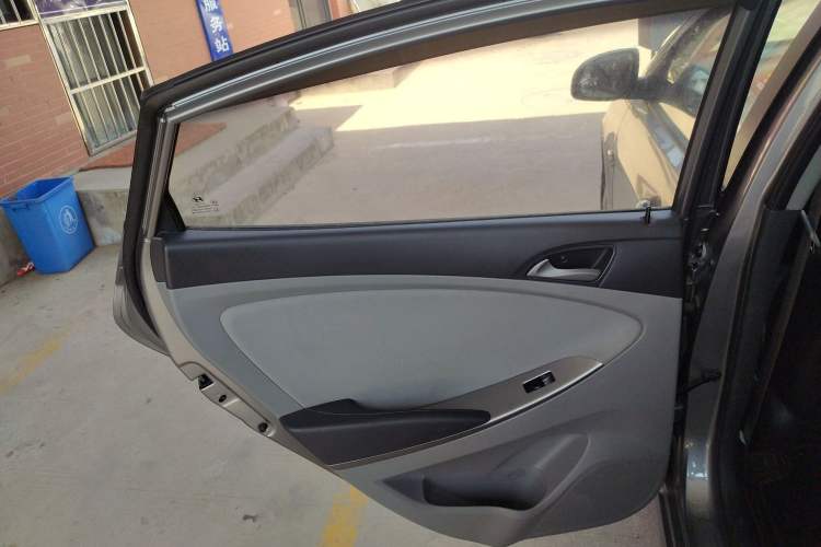 Used Hyundai Verna (older generation) 2014 1.4L Automatic Smart GLS Interior 8