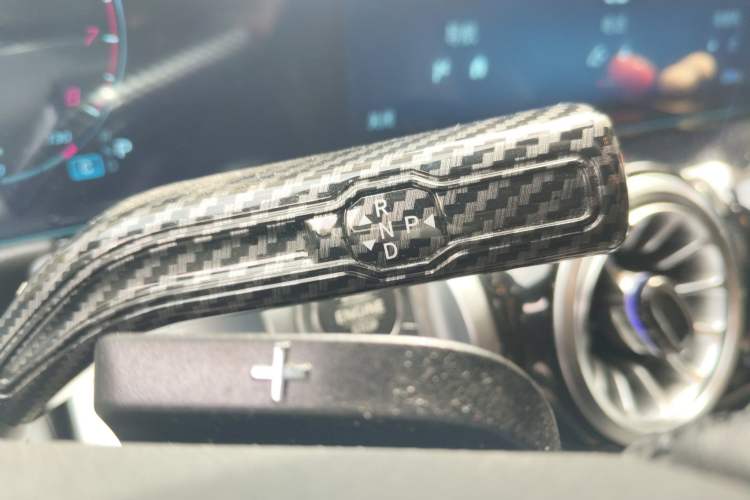 Used Mercedes-Benz GLB 2024-Year Restyled GLB 200 Dynamic Edition Gear Lever