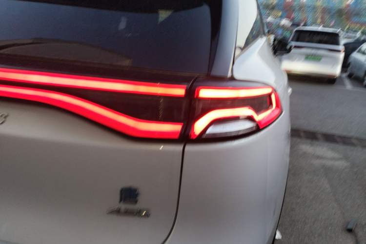 Used BYD Tang New Energy 2018 DM 2.0T All-Wheel Drive Smart Connectivity Luxury Model 7 Seats China V Emission Standard
