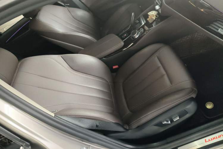 Used BMW 5 Series 2020 525Li Luxury Package Right Front Seat