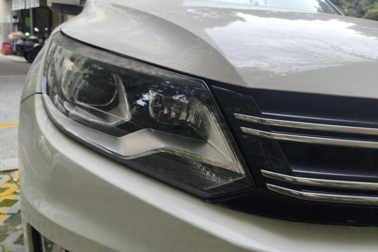 Used Volkswagen Tiguan 2015 1.8TSI Automatic Two-Wheel Drive Luxury Model Right Front Headlight