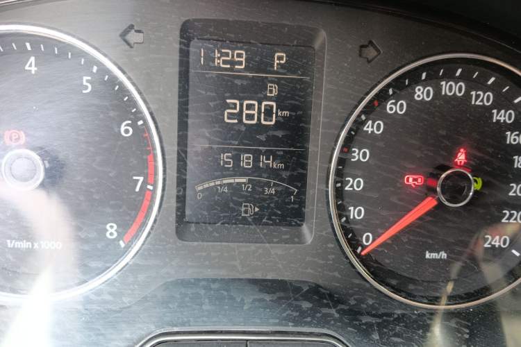 Used Volkswagen Lavida 2013 Revised Version 1.6L Automatic Luxury Edition Odometer Close Up