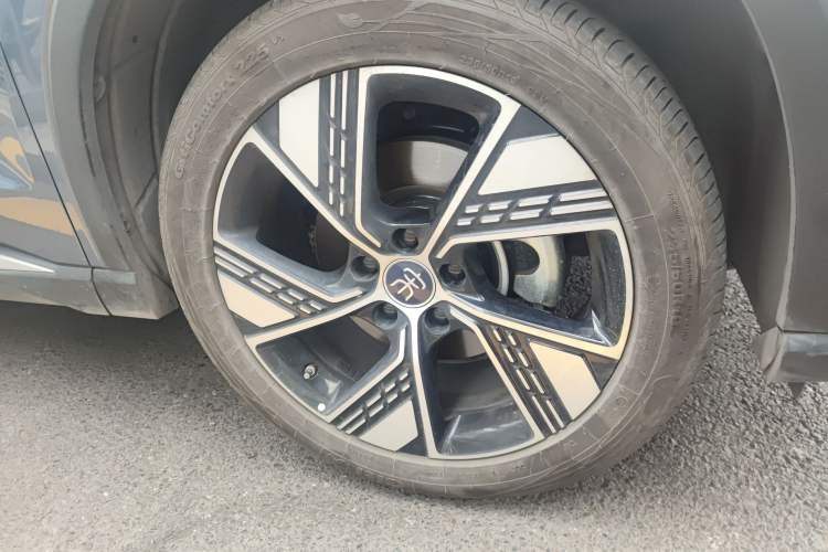 Used BYD Song Pro New Energy 2024 HONOR Edition DM-i 110KM Excellence Model Right Front Wheel Hub