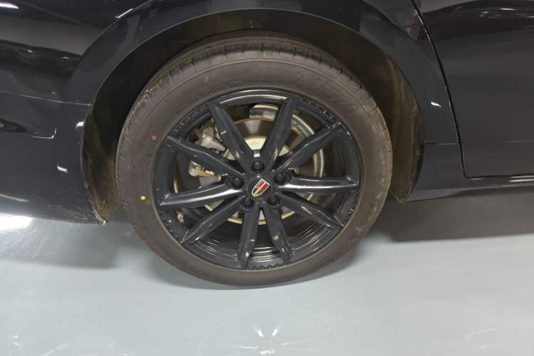 Used Hongqi H5 2025 2.0T Automatic Xuan Ying Edition Right Rear Wheel Hub