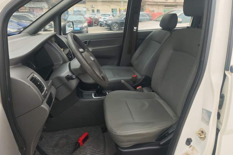 Used Dongfeng Shuaike 2013 Facelift 1.5L Manual Comfort 7-Seater China V Standard
