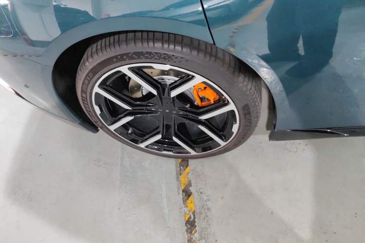 Used XPeng P7 2025 Model—750 All-Wheel-Drive High-Performance Ultra