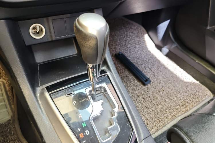 Used Toyota Levin 2015 1.6G CVT Orange Limited Edition Gear Lever