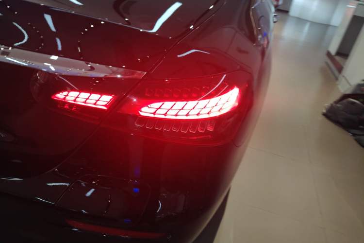 Used Mercedes-Benz E-Class New Energy 2023 E 350 e L Plug-in Hybrid Sedan
