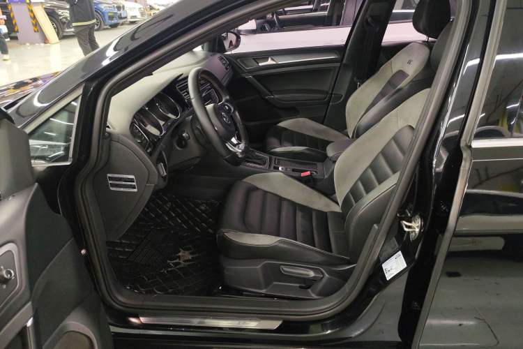 Used Volkswagen Golf 2016 1.4TSI Automatic R-Line Left Front Seat