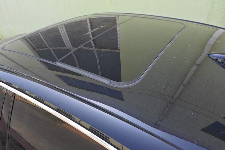 Used Hongqi H5 2024 1.5T DCT Smart Connect Flagship Edition Roof