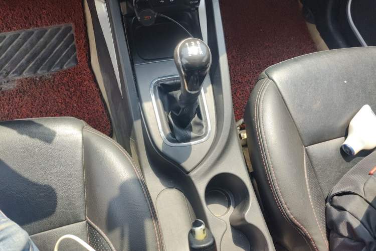 Used CHANGAN CS35 2015 1.6L Manual Luxury Model China IV Standard Gear Lever