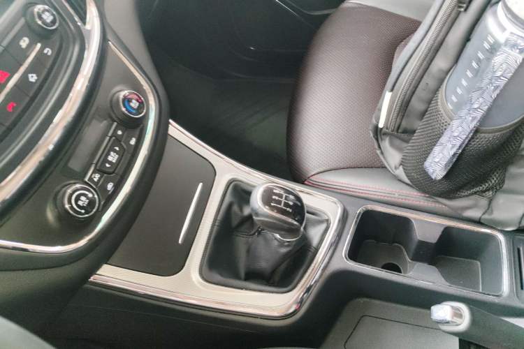 Used Baojun 560 2015 1.8L manual luxury version Gear Lever