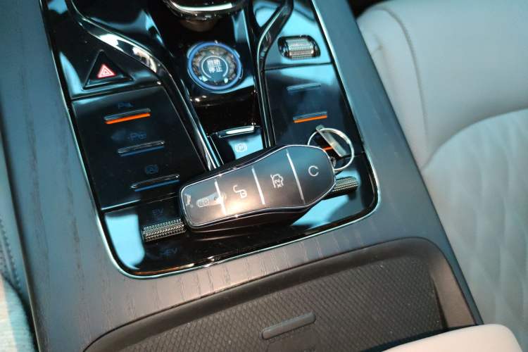 Used BYD Han 2025 DM-i Intelligent Driving Edition 125KM LiDAR Flagship Model
