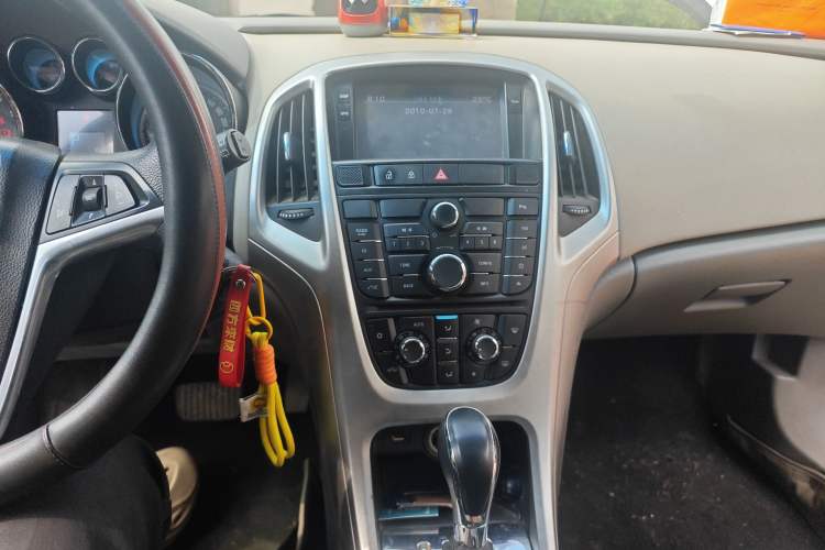 Used Buick GT 2013 XT 1.6L Automatic Fashion Edition Audio And AC Panel