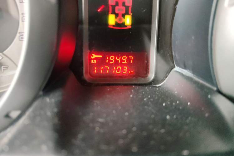 Used Mitsubishi Pajero  Odometer Close Up