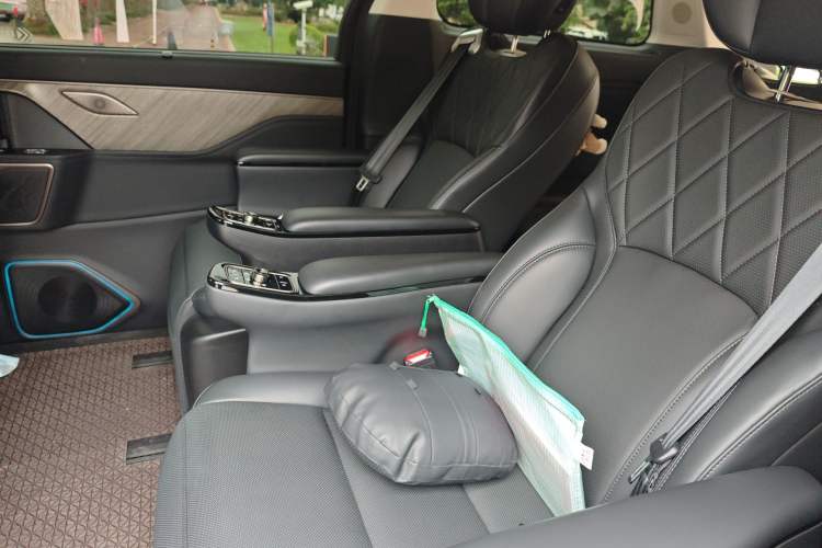 Used Wey Gaoshan 2025 Four-Wheel Drive Alpine 9 Left Rear Seat
