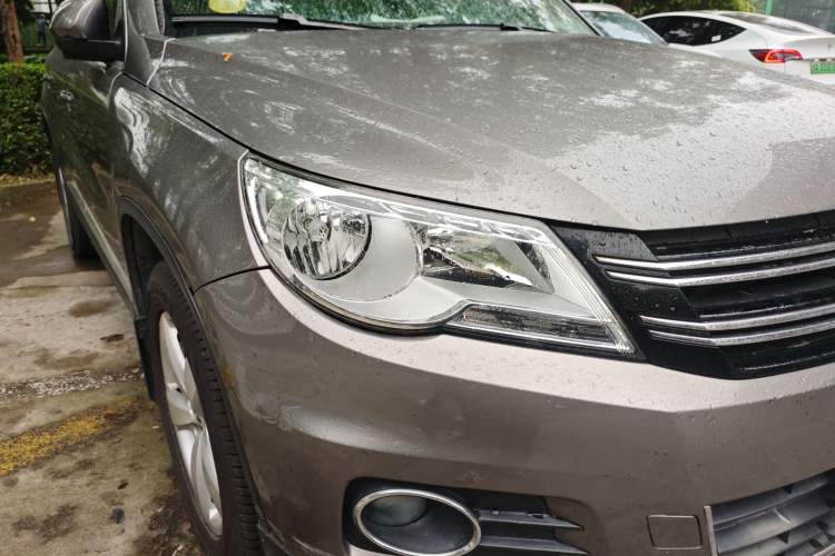 Used Volkswagen Tiguan 2010 1.8TSI Automatic All-Wheel-Drive Elite Edition Right Front Headlight